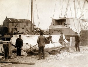 “Ship Carpenters” – photo courtesy of the Trustees of the New Bedford Free Public Library. (Accession #: 2010.001.1512)